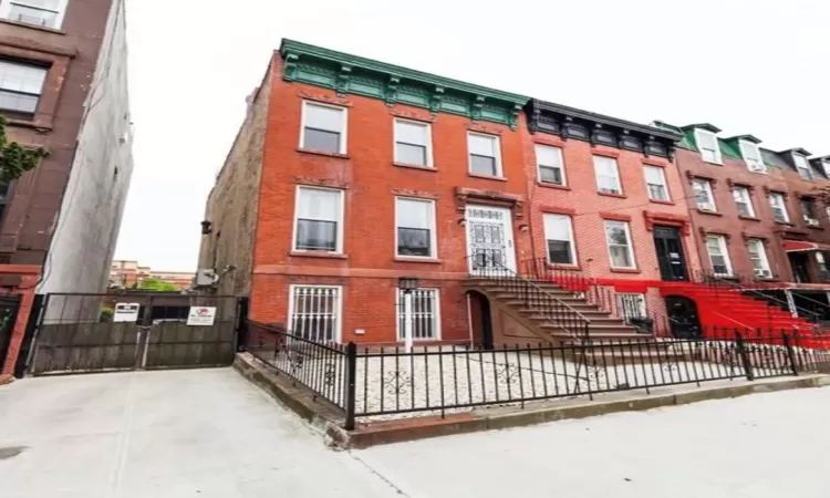 840 Greene Avenue, New York, NY, 8 Bedrooms Bedrooms, 15 Rooms Rooms,4 BathroomsBathrooms,Residential,For Sale,Greene,812374