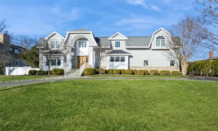 View of front of home featuring a front yard