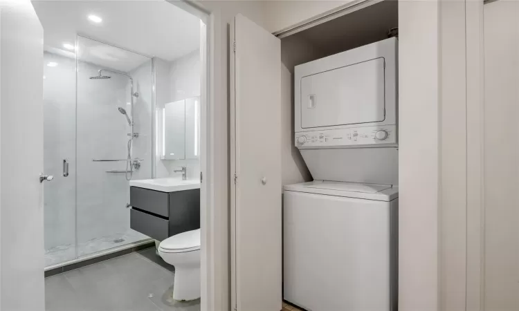 Full bathroom with tile walls, toilet, decorative backsplash, vanity, and shower / bathtub combination