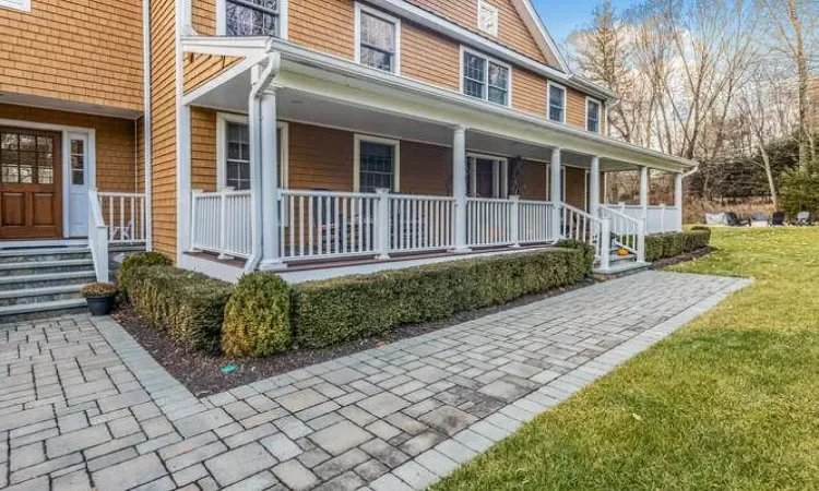 View of front facade featuring a porch and a front yard