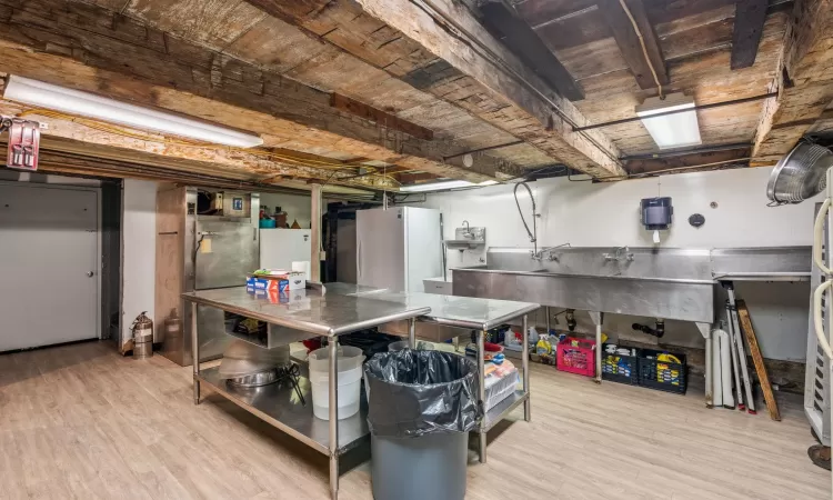 Commercial kitchen