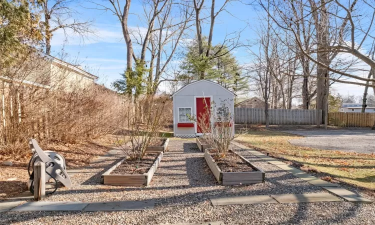 View of yard with a storage shed