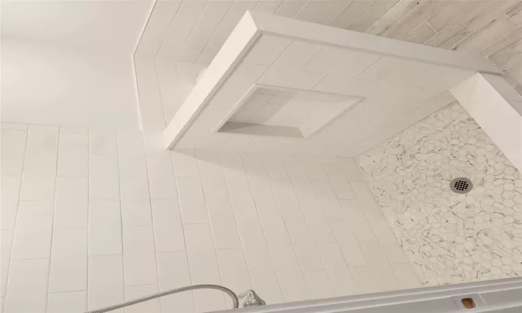 Bathroom featuring tiled shower