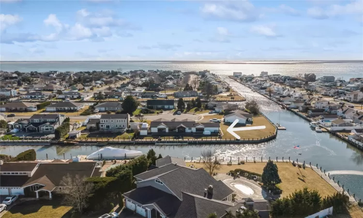 Bird's eye view featuring a water view