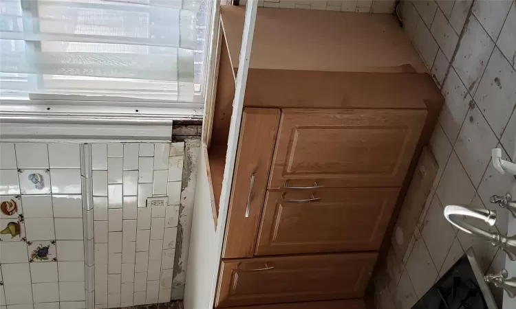 Kitchen with decorative backsplash and light tile patterned floors