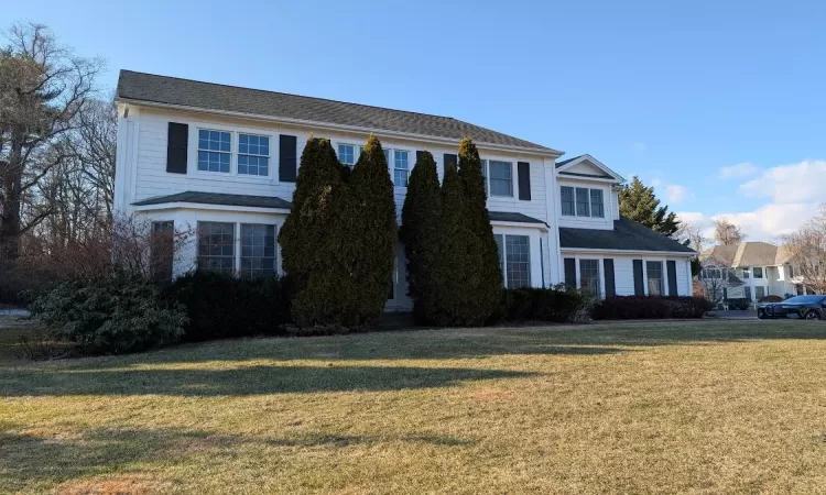 View of front property with a front lawn