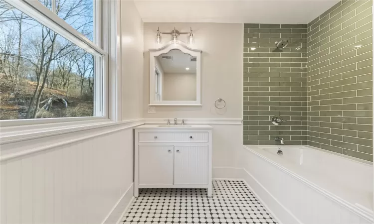 First floor ensuite bathroom.