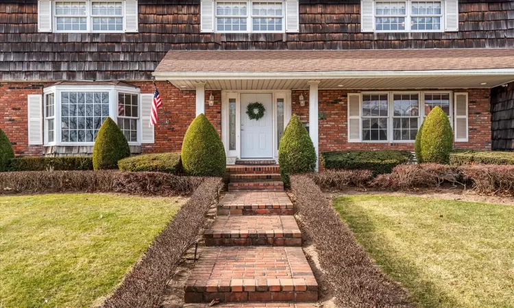 Property entrance featuring a yard