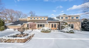 2 Bradley Court, Oyster Bay, NY, 6 Bedrooms Bedrooms, 12 Rooms Rooms,5 BathroomsBathrooms,Residential,For Sale,Bradley,809745