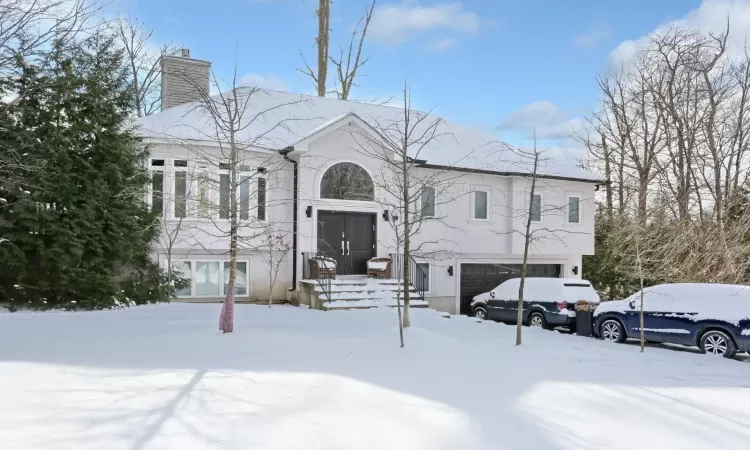 View of front of house featuring a garage