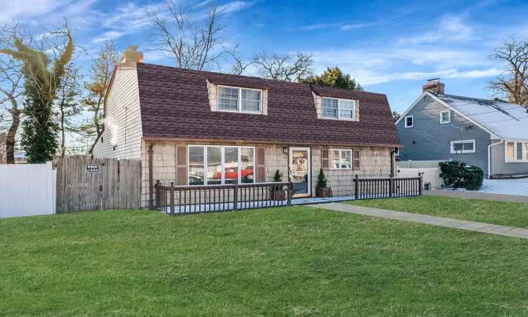 View of front of house with a front yard