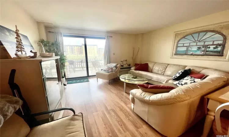 360 Shore Road, Long Beach, NY, 1 Bedroom Bedrooms, 3 Rooms Rooms,1 BathroomBathrooms,Residential Lease,For Rent,Shore,823740