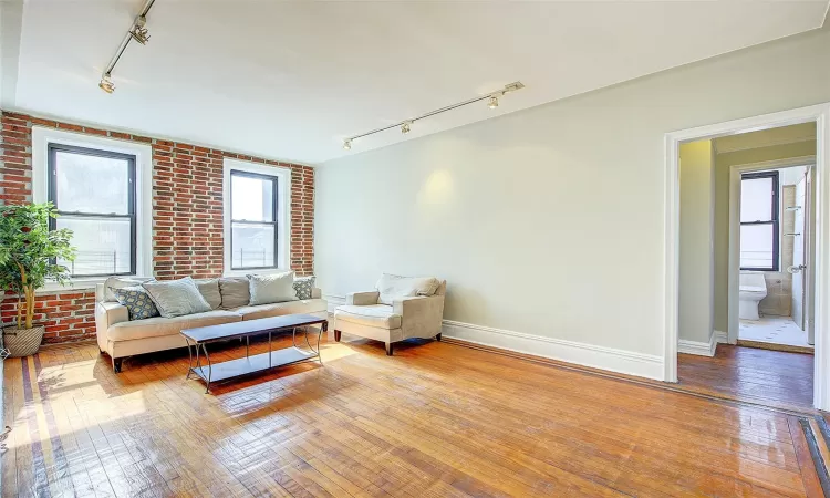 35-63 88th Street, New York, NY, 2 Bedrooms Bedrooms, 5 Rooms Rooms,1 BathroomBathrooms,Residential,For Sale,88th,831624