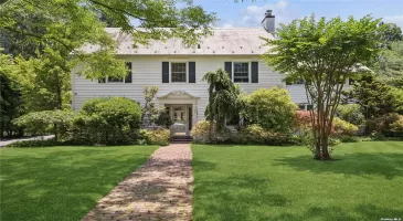 4 Summit Avenue, North Hempstead, NY, 5 Bedrooms Bedrooms, 10 Rooms Rooms,3 BathroomsBathrooms,Residential,For Sale,Summit,832102