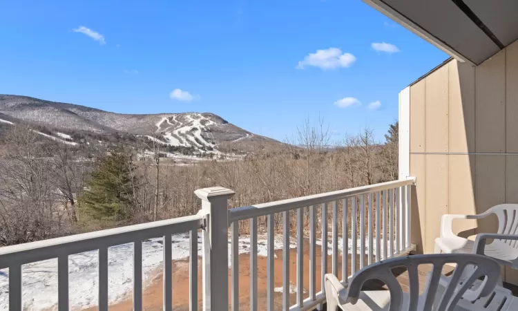 Balcony featuring a mountain view