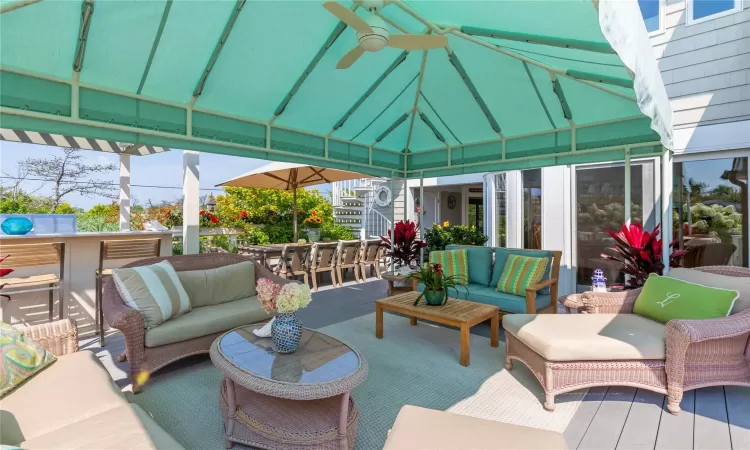 Canopy on back deck  with plenty of room for seating