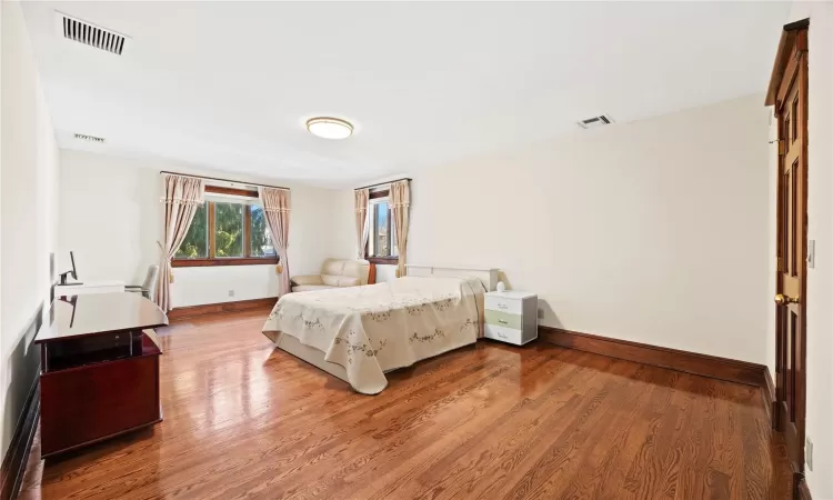 3323 158th Street, New York, NY, 4 Bedrooms Bedrooms, 11 Rooms Rooms,4 BathroomsBathrooms,Residential,For Sale,158th,832565