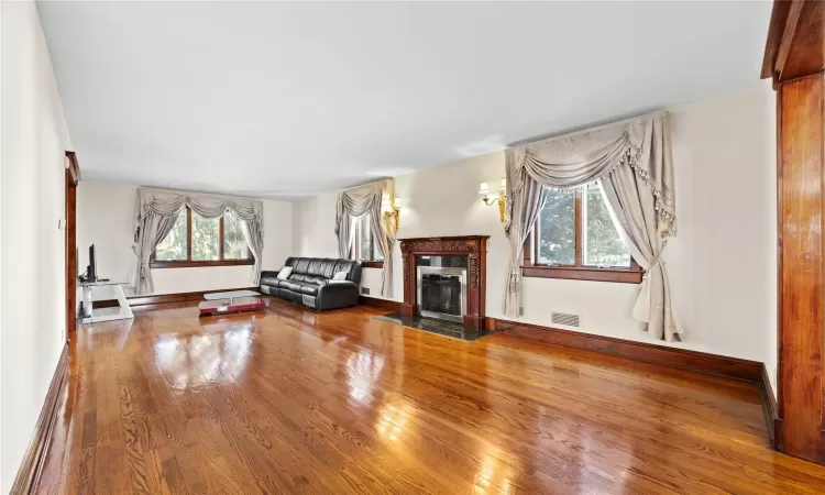 3323 158th Street, New York, NY, 4 Bedrooms Bedrooms, 11 Rooms Rooms,4 BathroomsBathrooms,Residential,For Sale,158th,832565