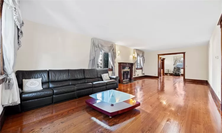 3323 158th Street, New York, NY, 4 Bedrooms Bedrooms, 11 Rooms Rooms,4 BathroomsBathrooms,Residential,For Sale,158th,832565