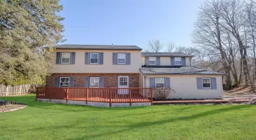 10 Pershing Avenue, Oyster Bay, NY, 4 Bedrooms Bedrooms, 11 Rooms Rooms,2 BathroomsBathrooms,Residential,For Sale,Pershing,832103