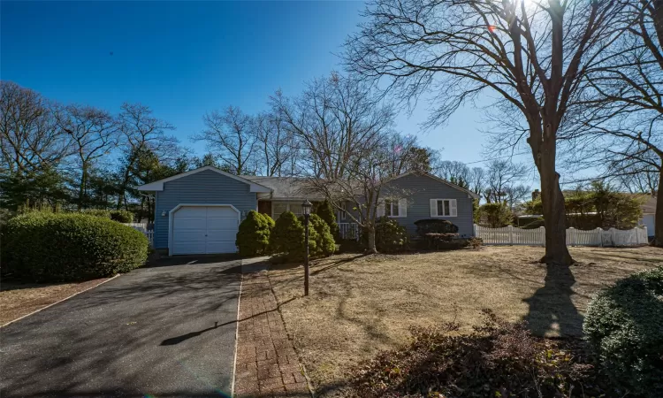 18 Coolidge Place, Smithtown, NY, 3 Bedrooms Bedrooms, 8 Rooms Rooms,2 BathroomsBathrooms,Residential,For Sale,Coolidge,834299