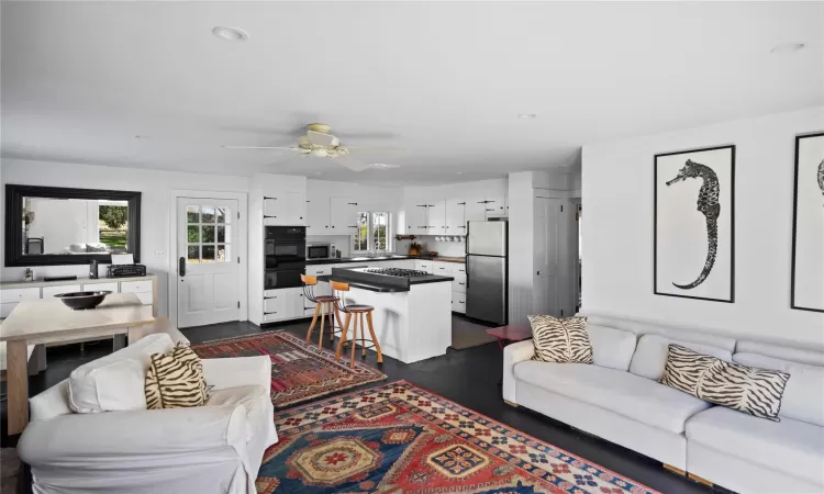 Living area with recessed lighting and a ceiling fan