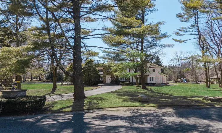 View of front of property featuring a front lawn